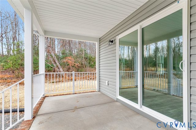 127 Ferry Landing Rd, Dunnsville, VA 22454