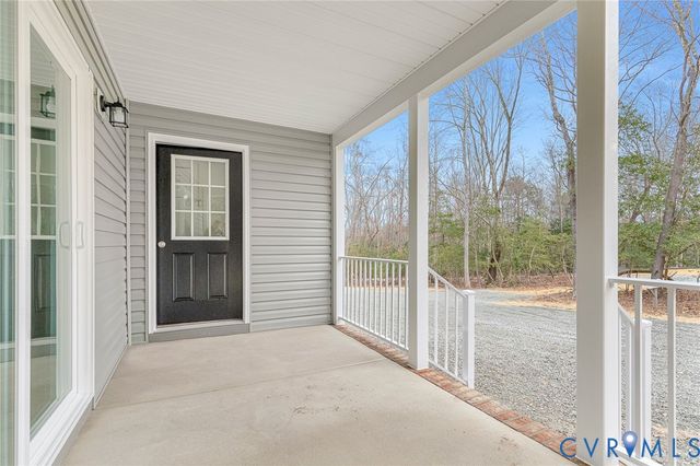127 Ferry Landing Rd, Dunnsville, VA 22454