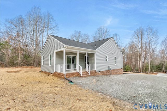 127 Ferry Landing Rd, Dunnsville, VA 22454