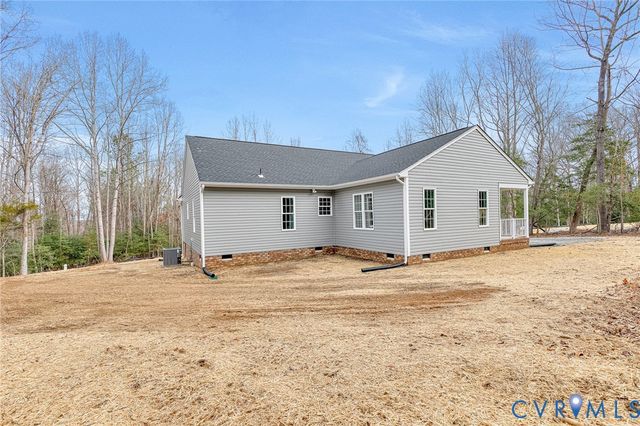 127 Ferry Landing Rd, Dunnsville, VA 22454