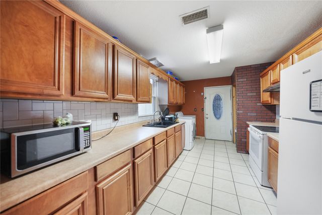 3906 Henderson Street, Greenville, TX 75401