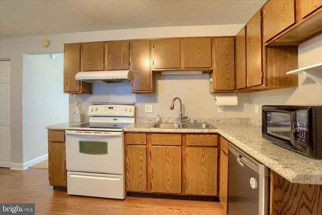 19 DOGWOOD LN, Cleona, PA 17042