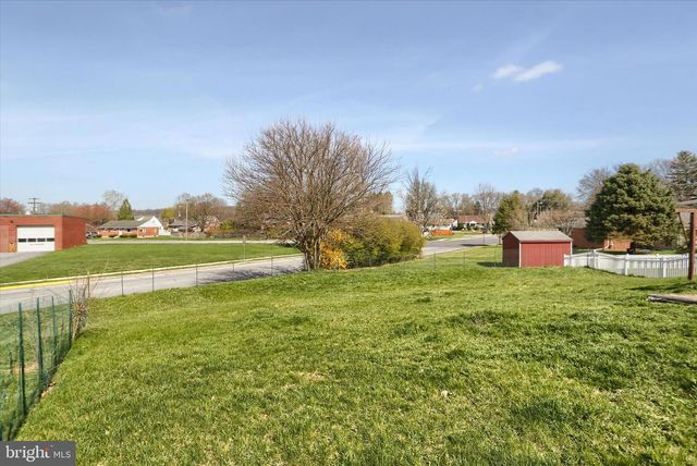 19 DOGWOOD LN, Cleona, PA 17042