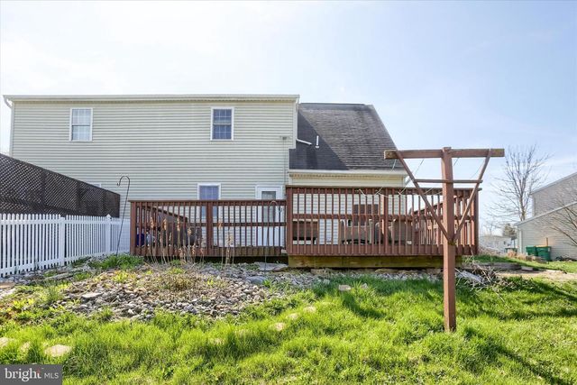 19 DOGWOOD LN, Cleona, PA 17042