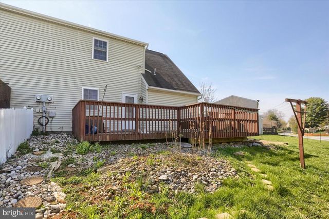 19 DOGWOOD LN, Cleona, PA 17042