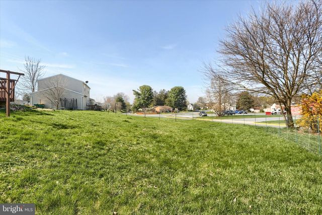 19 DOGWOOD LN, Cleona, PA 17042