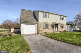 19 DOGWOOD LN, Cleona, PA 17042