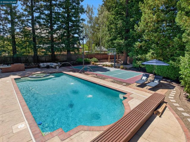 114 Pepperwood Ct, Danville, CA 94506