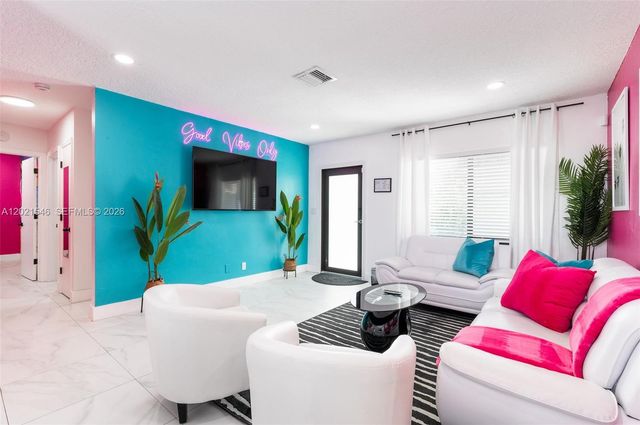 329 SE 12th Ave 2, Pompano Beach, FL 33060
