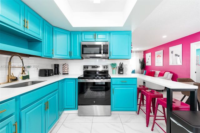 329 SE 12th Ave 2, Pompano Beach, FL 33060