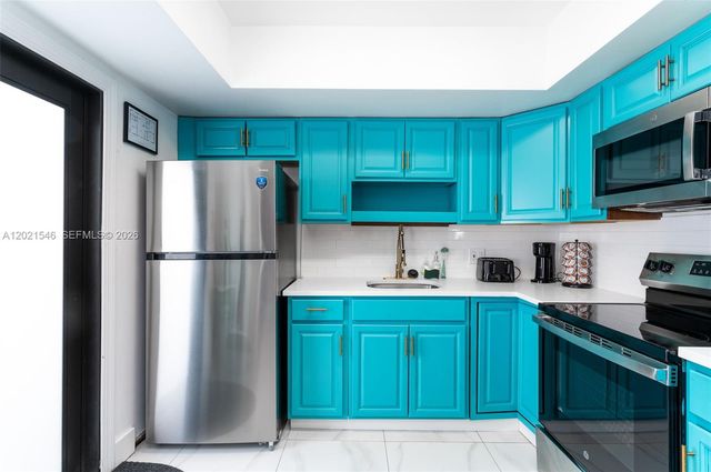 329 SE 12th Ave 2, Pompano Beach, FL 33060