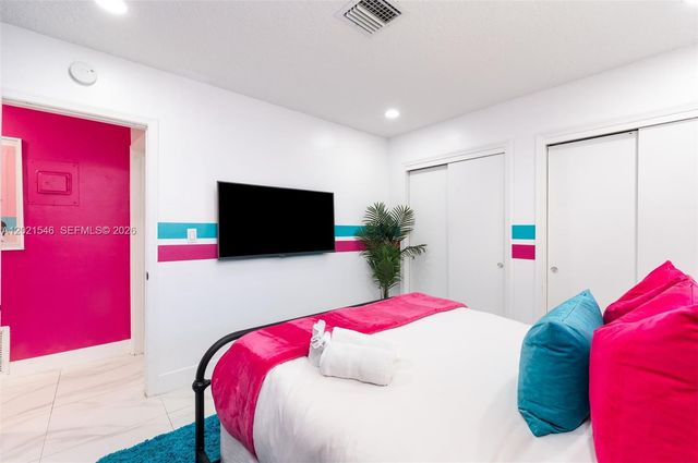 329 SE 12th Ave 2, Pompano Beach, FL 33060