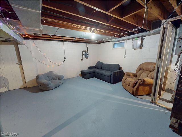 615 Edison Street, Struthers, OH 44471