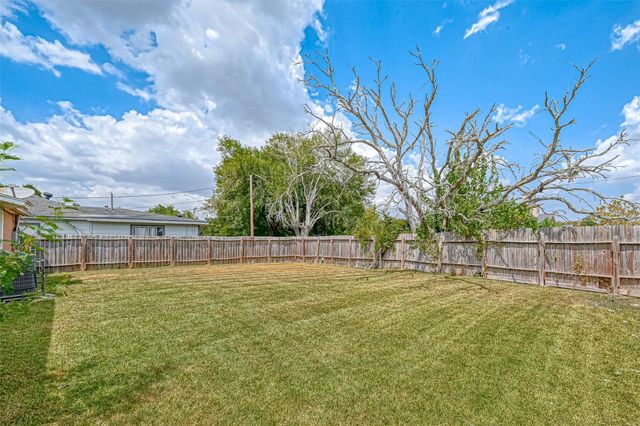 9709 Fairland Drive, Houston, TX 77051