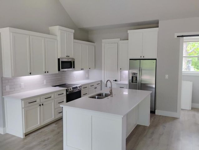 192 Johnston Lane, Runaway Bay, TX 76426