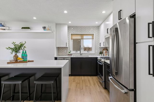 4841 Safari Court N, Eagan, MN 55122