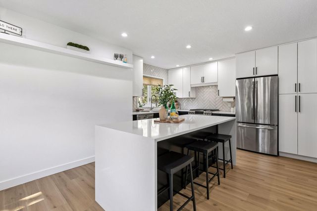 4841 Safari Court N, Eagan, MN 55122