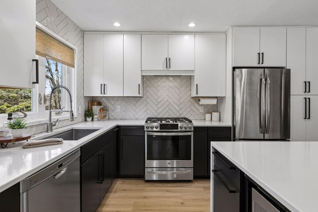 4841 Safari Court N, Eagan, MN 55122