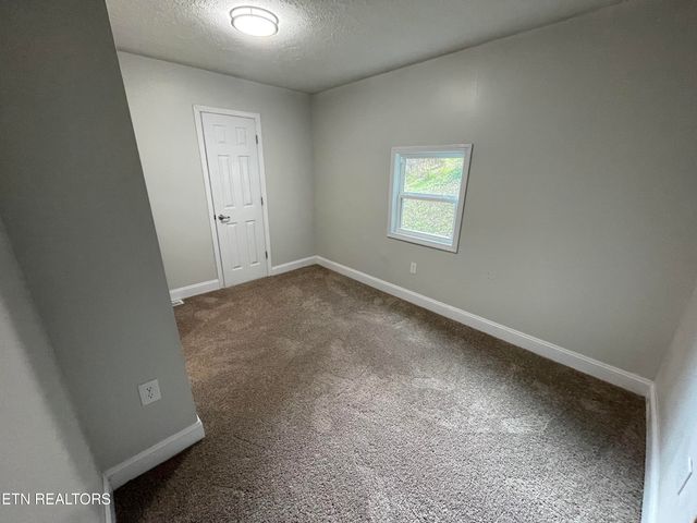 401 E Forrest St, Lafollette, TN 37766