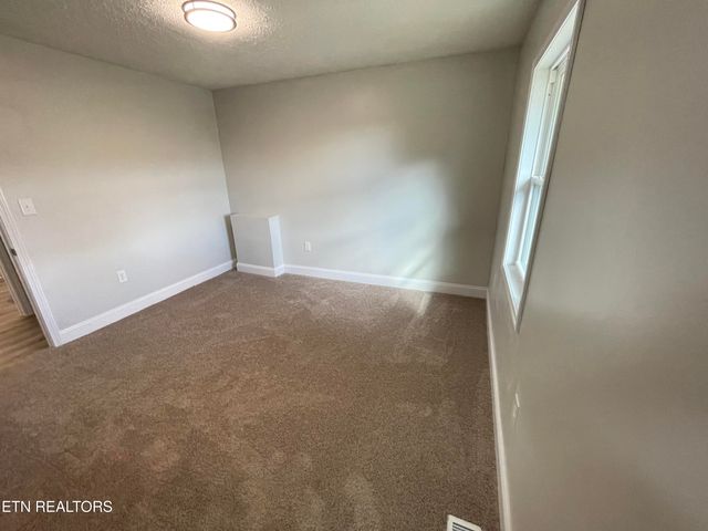 401 E Forrest St, Lafollette, TN 37766