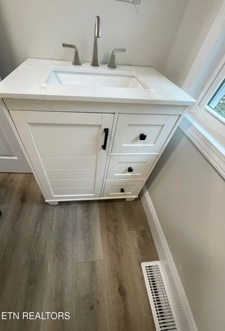 401 E Forrest St, Lafollette, TN 37766