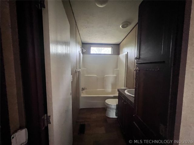 7016 E 303rd Street S, Porum, OK 74455