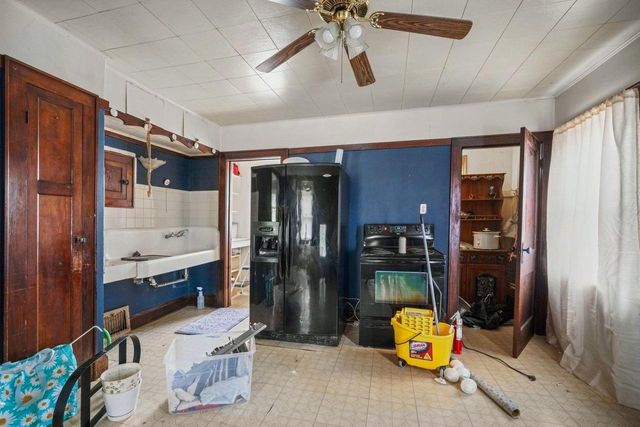 8734 W Fond Du Lac AVENUE, Milwaukee, WI 53225