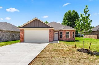 220 E Abbott Lane, Mustang, OK 73064