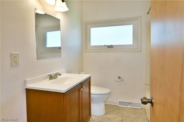 2231 Stewart Drive NW, Warren, OH 44485
