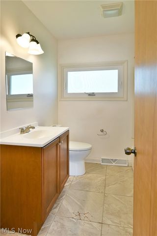 2231 Stewart Drive NW, Warren, OH 44485
