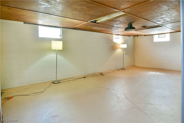 2231 Stewart Drive NW, Warren, OH 44485