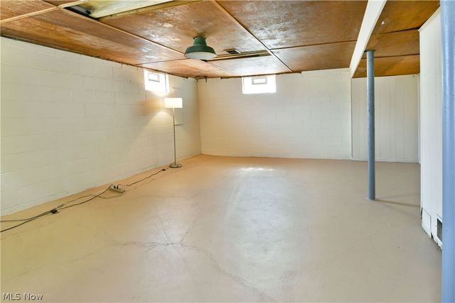 2231 Stewart Drive NW, Warren, OH 44485