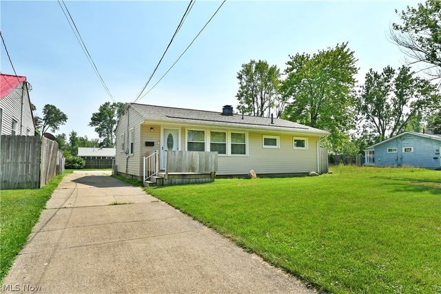 2231 Stewart Drive NW, Warren, OH 44485