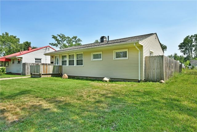 2231 Stewart Drive NW, Warren, OH 44485