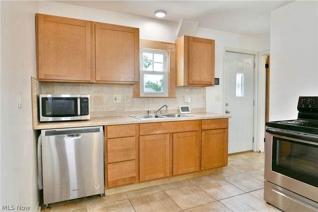 2231 Stewart Drive NW, Warren, OH 44485