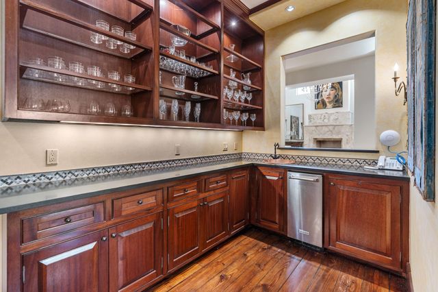 354 Piney Point Road, Houston, TX 77024