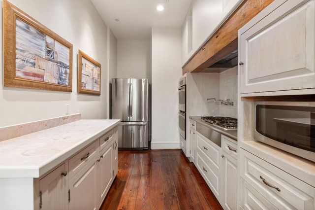 354 Piney Point Road, Houston, TX 77024