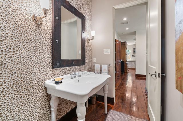 354 Piney Point Road, Houston, TX 77024