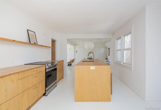 13 Tarkettle Road, Shelter Island, NY 11964