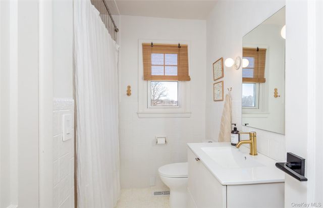 13 Tarkettle Road, Shelter Island, NY 11964