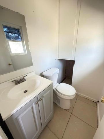 1995 Lawrence Street, Palm Springs, CA 92264