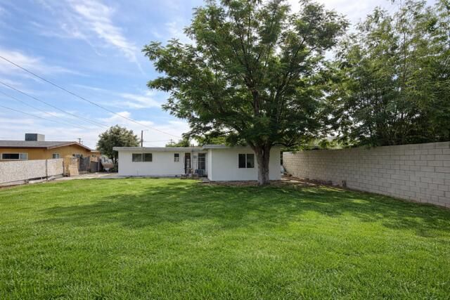 1995 Lawrence Street, Palm Springs, CA 92264