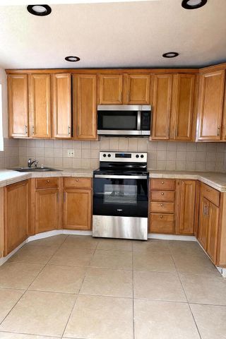 1995 Lawrence Street, Palm Springs, CA 92264