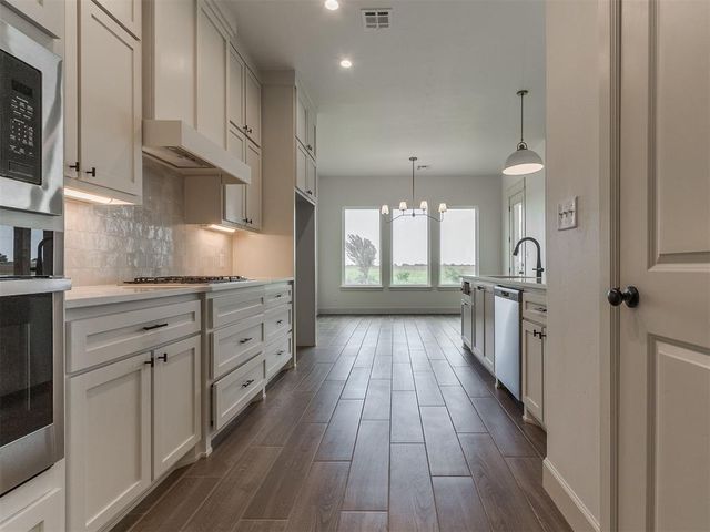 9100 Avington Way, Guthrie, OK 73044