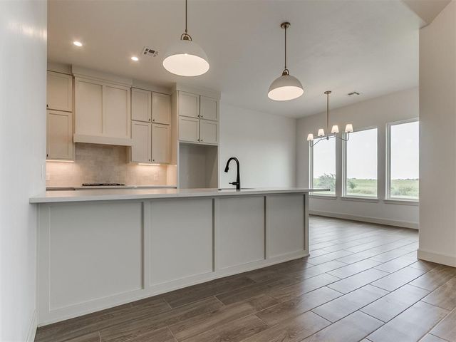 9100 Avington Way, Guthrie, OK 73044