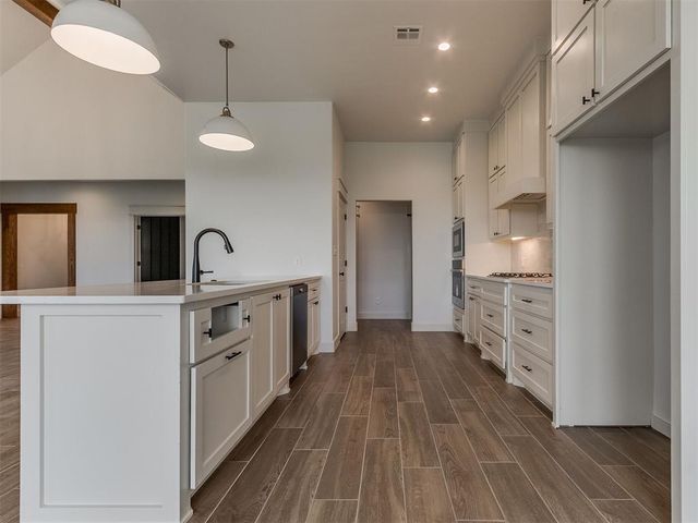 9100 Avington Way, Guthrie, OK 73044