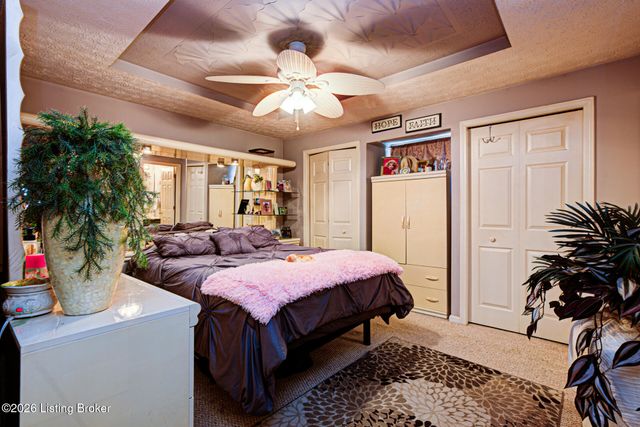 3807 Hillcross Dr, Louisville, KY 40229