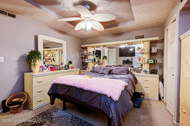 3807 Hillcross Dr, Louisville, KY 40229