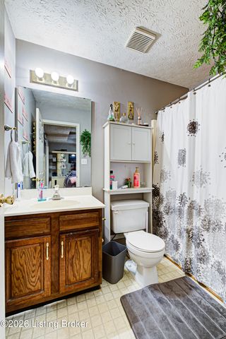 3807 Hillcross Dr, Louisville, KY 40229
