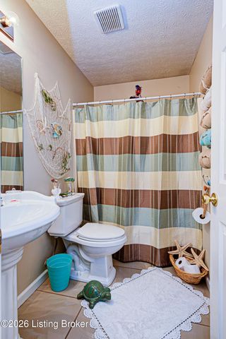 3807 Hillcross Dr, Louisville, KY 40229